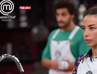 Mini etekli paylaşımına tepki yağdı! Masterchef Burcu açıldıkça açıldı! Hayranları yerden yere vurdu ortalık karıştı! 'İticiliğin vücut bulmuş hali'