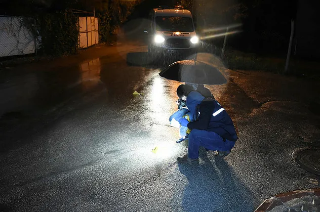 Evinin önünde silahlı saldırıda yaralandı