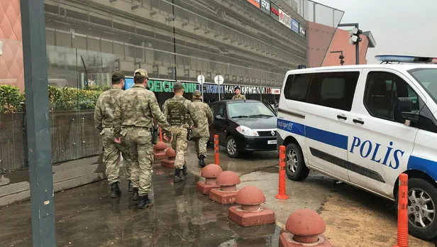Son dakika: AVM çalışanlarını rehin alan asker gözaltında-1