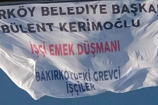 Bakırköy Belediyesi'nde 63 gündür grevde olan işçiler 15 Temmuz Şehitler Köprüsü'ne pankart astılar