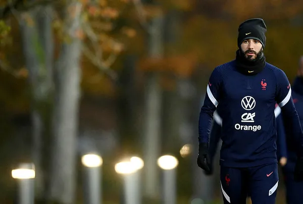 1637746062688.jpg Real Madrid'in yıldızı Karim Benzema'ya hapis şoku! Fenerbahçe'nin eksi yıldızına şantaj yapmıştı...-3