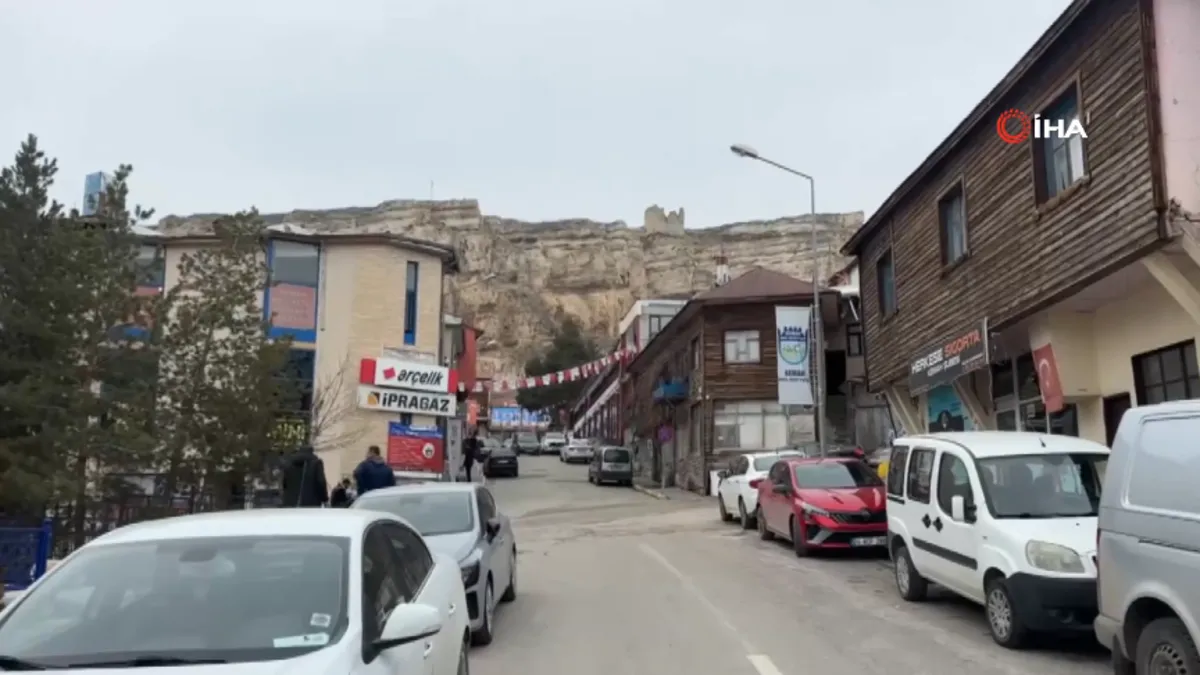 Son dakika: Erzincan Kemah'ta 4.9'luk deprem!