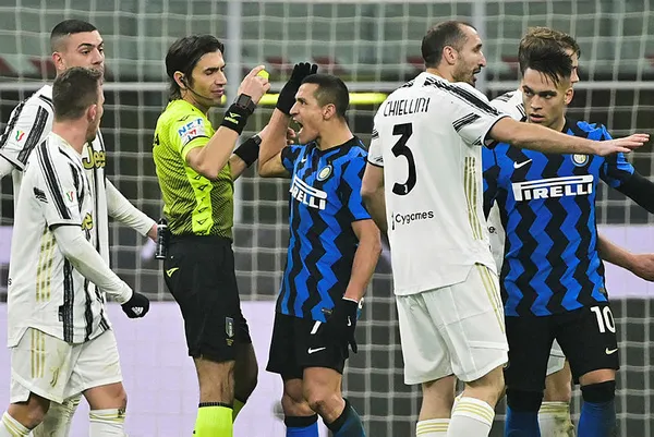 italya-kupasi-yari-finalinde-juventus-interi-yenerek-avantaj-elde-etti-1612305724185.jpg İtalya Kupası yarı finalinde Juventus, Inter'i yenerek avantaj elde etti-5