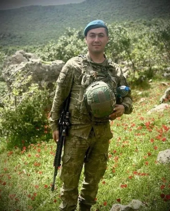 baskan-erdogandan-pence-kilit-harekati-bolgesinde-sehit-olan-uzman-cavus-taner-torun-icin-taziye-mesaji-1693150888079.jpeg Başkan Erdoğan'dan Pençe-Kilit Harekatı bölgesinde şehit olan Uzman Çavuş Taner Torun için taziye mesajı-3