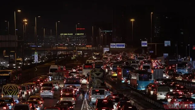 Hafta sonu uygulanacak sokağa çıkma kısıtlaması başladı! Kimler muaf, nereler açık? Ne yasak? Şehirler arası seyahat...