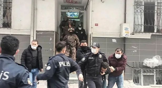 Son dakika: 2 çocuğunu bıçakla rehin aldı! Esenyurt'ta hareketli dakikalar-2