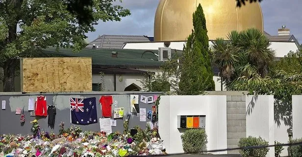 Yeni Zelanda’da terör saldırısına uğrayan camiler ziyarete açıldı