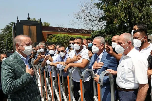 Başkan Erdoğan minibüsçüleri görünce makam aracından indi! Minibüsçülerden Erdoğan'a teşekkür-3