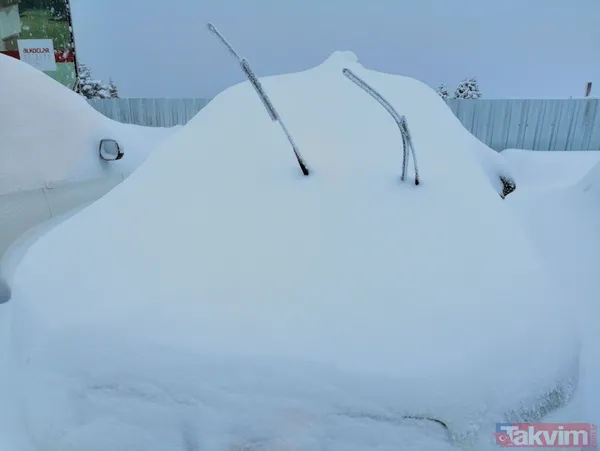 Uludağ'da kar yağışı iki gündür devam ediyor! Otomobiller kayboldu - 8