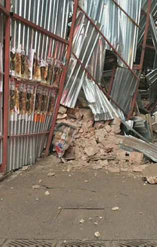 Son dakika: Beyoğlu'nda bina çöktü!