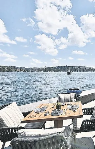 İstanbul Boğazı’ndaki lüks bir mekanın peçe ve başörtüsü takan müşterileri içeri almadığı iddia edildi
