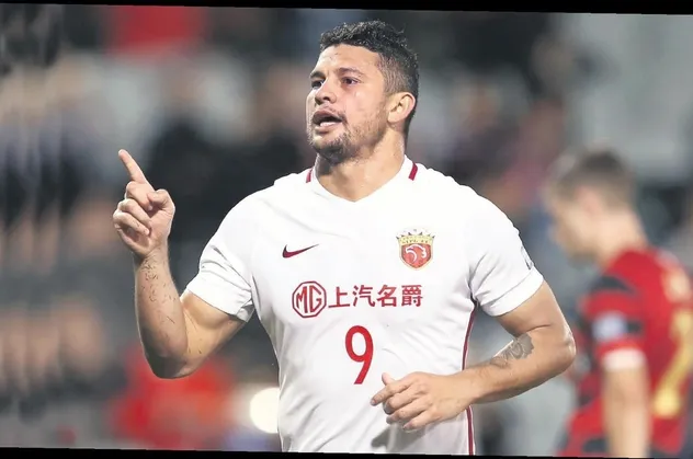 Beşiktaş'a sürpriz transfer atağı! Çin'de kulübü Guangzhou'nda sözleşmesi biten Elkeson takibe alındı