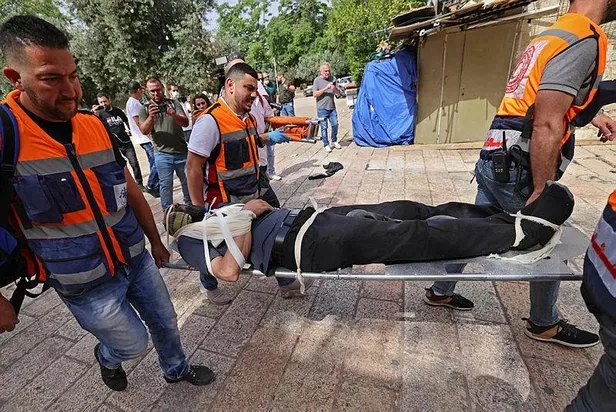 SON DAKİKA: İşte İsrail vahşetinin en net görüntüsü! Müslümanların üzerine araçlarını sürdüler-7