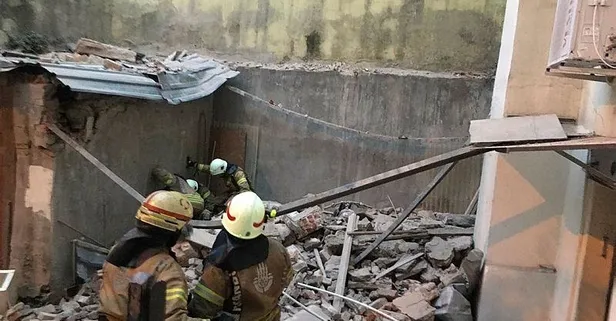 Son dakika: Beyoğlu'nda 5 katlı binada kısmi göçük