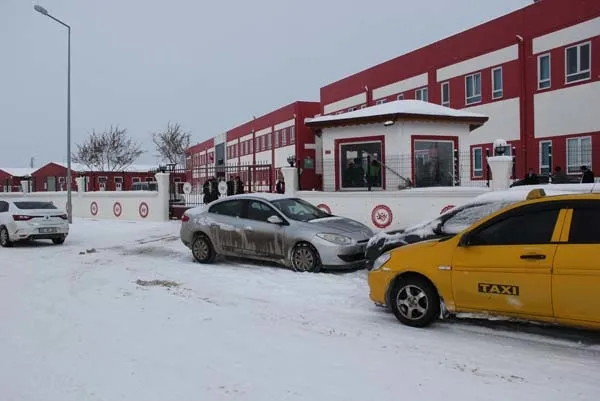 Afyon'da lisede büyük dehşet! Gitar kutusundan çıkardı öğretmenine sıktı - 4