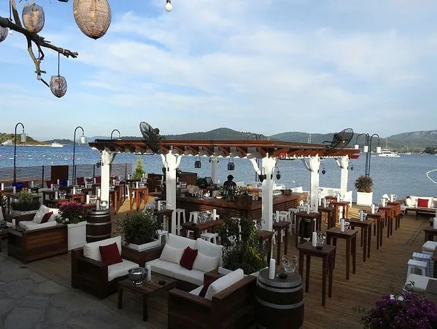 bodrumdaki-beach-ile-restoranlardan-1499-tllik-servis-bedeli-vurgunu-1655839608947.jpeg