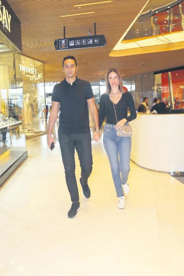 İbrahim Kutluay'la olaylı boşanma davası sonrası mutluluğu Cenk Küpeli'de bulan Demet Şener tatile doymadı-1