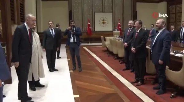 baskan-recep-tayyip-erdogandan-kritik-kabuller-cezayir-disisleri-bakani-ahmed-attaf-ve-abd-musluman-organizasy-1694031029331.jpeg Başkan Erdoğan, ABD Müslüman Organizasyonları Konseyi'ni Cumhurbaşkanlığı Külliyesi'nde kabul etti-9