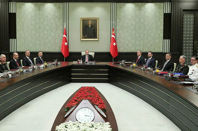 İşte YAŞ kararı sonrası emekli edilen ve görev süresi uzatılan komutanlar