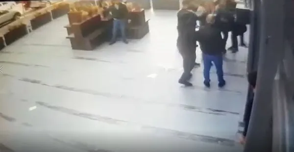 avustralyadan-gaziantepe-geldi-15-kisiden-dayak-yedi-beyin-kanamasi-geciren-genc-illa-ki-olmem-mi-gerekiyor-1640958898996.jpg Avustralya'dan Gaziantep'e geldi 15 kişiden dayak yedi! Beyin kanaması geçiren genç: İlla ki ölmem mi gerekiyor?-3