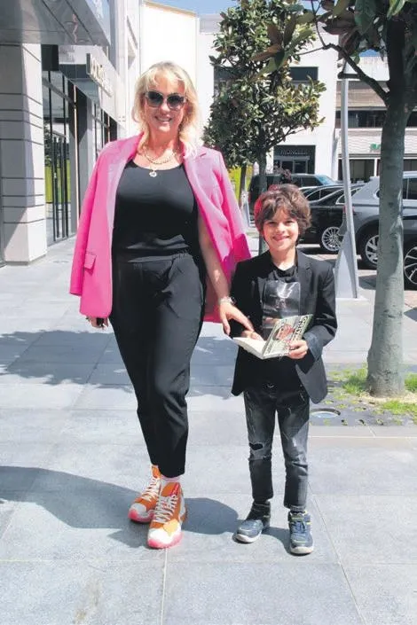 serenay-sarikayadan-kerem-bursin-itirafi-simdi-bana-gel-dese-1681588400401.jpeg Serenay Sarıkaya'dan Kerem Bürsin itirafı: "Şimdi bana gel dese..."-11