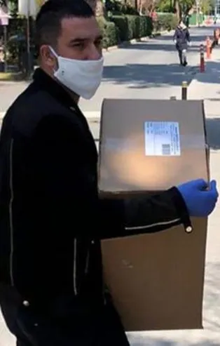 Arda Turan'dan örnek  hareket! 100 bin maske yardım dağıtımına başladı