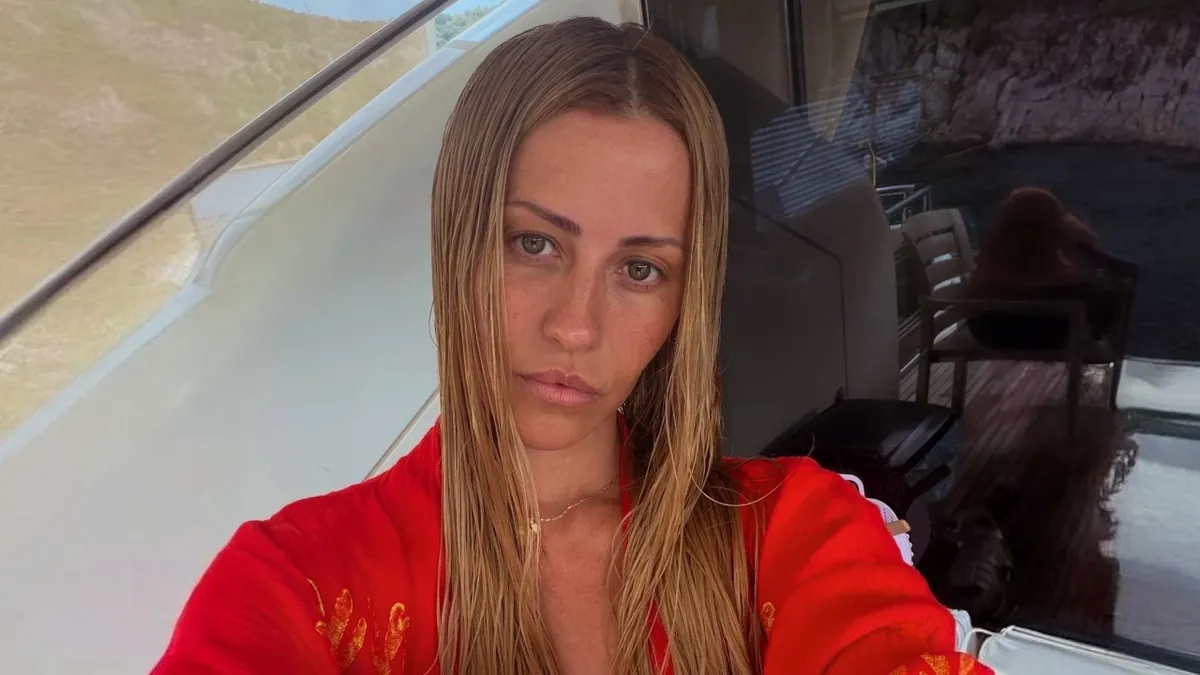 Fit fiziğiyle ezber bozdu! Derya Uluğ bikinili pozlarıyla yaza veda edemedi: Demet Akalın ve nişanlısı Asil Gök kayıtsız kalamadı-6