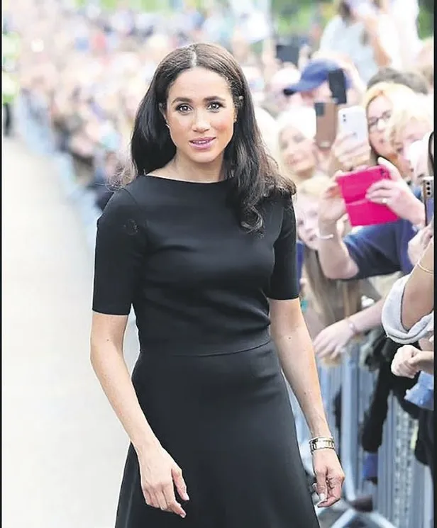 kralice-elizabethin-tabutuna-insan-akini-kuyruk-kilometrelerce-uzayacak-1663204666197.jpeg Meghan Markle Kraliçe Elizabeth'in cenazesi için İngiltere'ye gitti! Elbisesindeki dikkat çeken detay ve olay iddia...-1