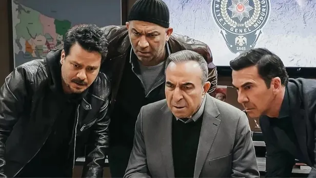 arka-sokaklardan-bir-bir-cenazeleri-kalkti-dizinin-demirbaslarina-aci-veda-husnu-coban-riza-baba-derken-simdi-1658736957771.jpg Arka Sokaklar'ın demirbaşıydı! Dizinin başrolüne acı veda! Hüsnü Çoban, Rıza Baba derken şimdi de Mesut Komiser...-2
