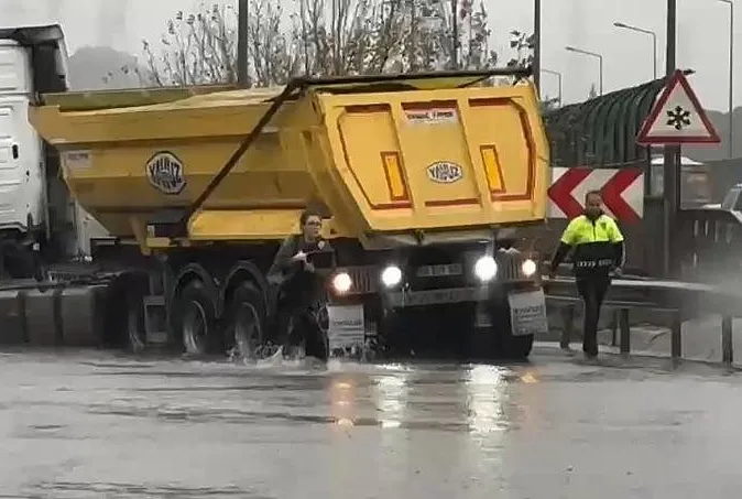 İstanbul sağanak ve fırtınanın etkisi altında!