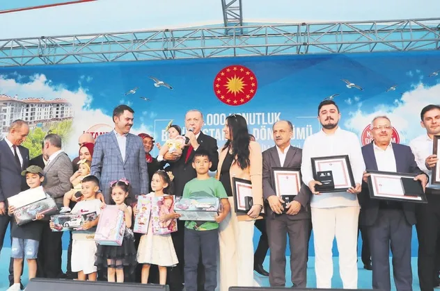 Vatandaş güvenli yuvasına kavuşuyor! 3 milyon 300 bin konut dönüştü