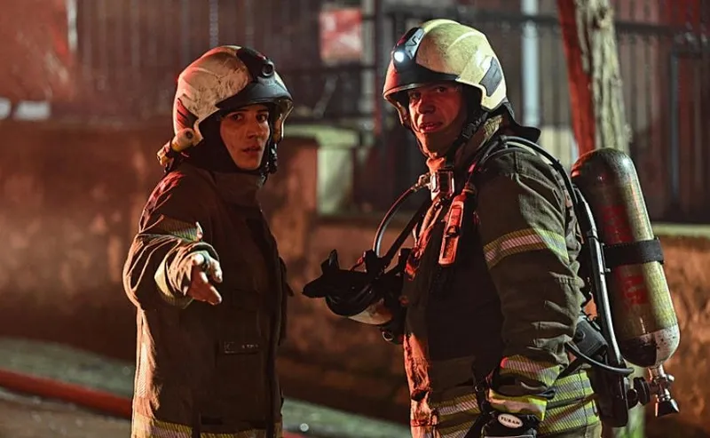 son-dakika-avcilar-ambarli-mahallesinde-korkutan-yangin-70-arac-ve-187-personel-bolgede-son-durum-ne-1709069135685.jpeg SON DAKİKA | Avcılar’da tekstil fabrikasında korkutan yangın | Alevler geceyi aydınlattı! Yaralı var mı? İşte son durum...-5