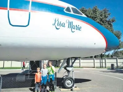 Kralın uçakları satışta