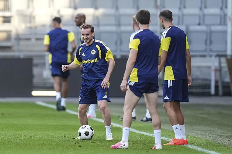 fenerbahceden-tffye-bir-erteleme-talebi-hazirligi-daha-1786709872461.jpeg Fenerbahçe'den TFF'ye bir erteleme talebi hazırlığı daha! Konyaspor olumlu bakıyor-5