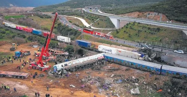 Yunanistan’da tren faciası: 38 kişi yaşamını yitirdi, 57 kişi yaralandı