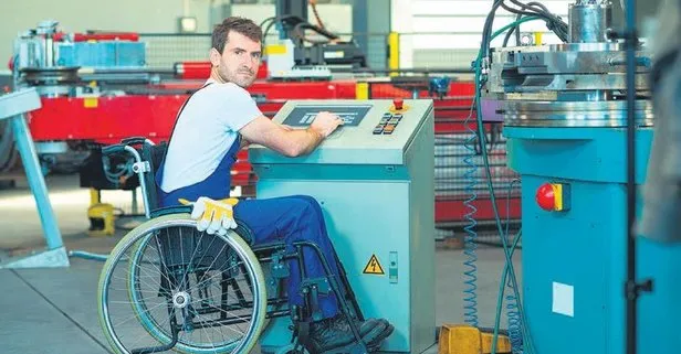 Engelliye 4 koldan destek