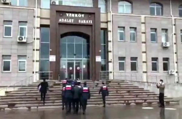 kirsehirde-7-yil-once-islenen-cinayet-gozluk-ve-ic-camasiri-detayindan-aydinlatildi-1607951219768.jpg Kırşehir'de 7 yıl önce işlenen cinayet gözlük ve iç çamaşırı detayından aydınlatıldı-6