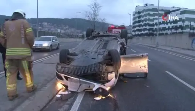 Maltepe’de korkutan kaza! Aydınlatma direğine çarpan araç takla attı: 3 yaralı