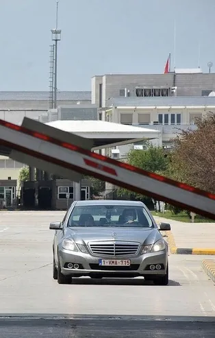 Gurbetçiler, Kapıkule Sınır Kapısı'ndan koronavirüs tedbirleriyle yurda giriş yapıyor