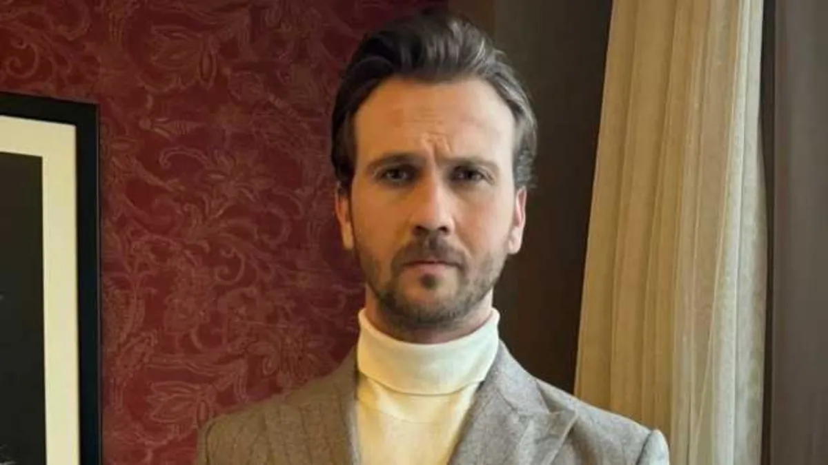 Aras Bulut İynemli babasını son yolculuğuna uğurladı!