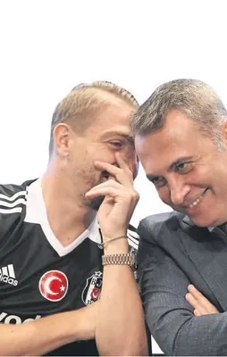 Türkiye’nin en namuslu en şerefli hocası Şenol Güneş’tir