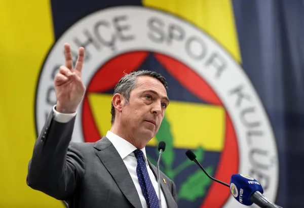 fenerbahcede-tansiyonu-yuksek-toplanti-ali-koctan-valenciaya-tepki-ceken-sozler-aptalca-bir-hareket-1675509651186.jpg Fenerbahçe'de tansiyonu yüksek toplantı! Önce hükümeti hedef aldı sonra Enner Valencia'ya salladı-6