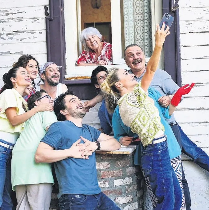 Demet Akbağ Aile Saadeti’nde