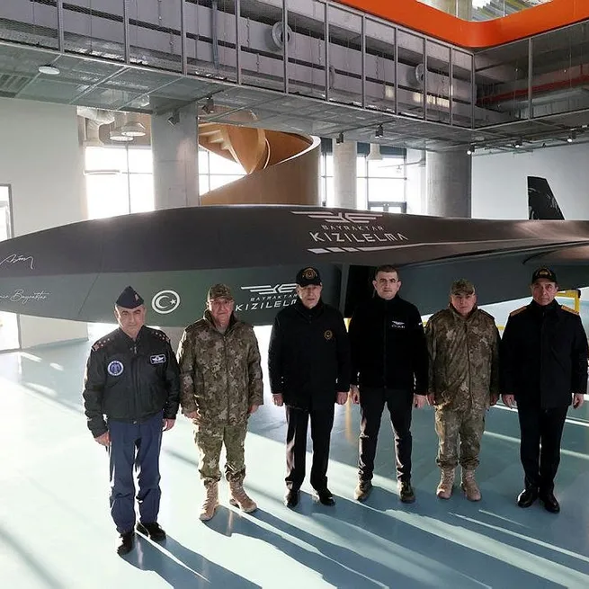 Kızılelmaya hey Kızılelmaya! Milli Savunma Bakanı Akar ve TSK komuta kademesinden Kızılelma ziyareti