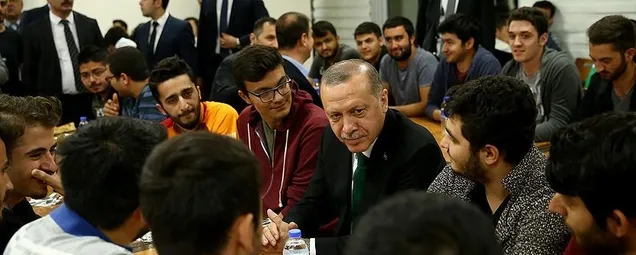 Cumhurbaşkanı Erdoğandan gençlere sahur sürprizi