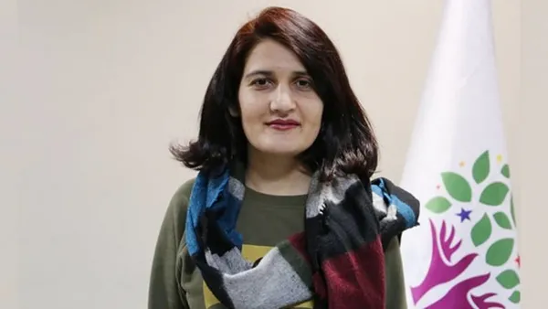 pkkli-terorist-volkan-boranin-sevgilisi-cikan-hdp-milletvekili-semra-guzele-hapis-yolu-gozuktu-gerekeni-yapacagiz-1641807070915.jpg AK Parti ve MHP harekete geçmişti... PKK'lı terörist Volkan Bora'nın sevgilisi çıkan HDP Diyarbakır Milletvekili Semra Güzel hakkında fezleke hazırlandı-4