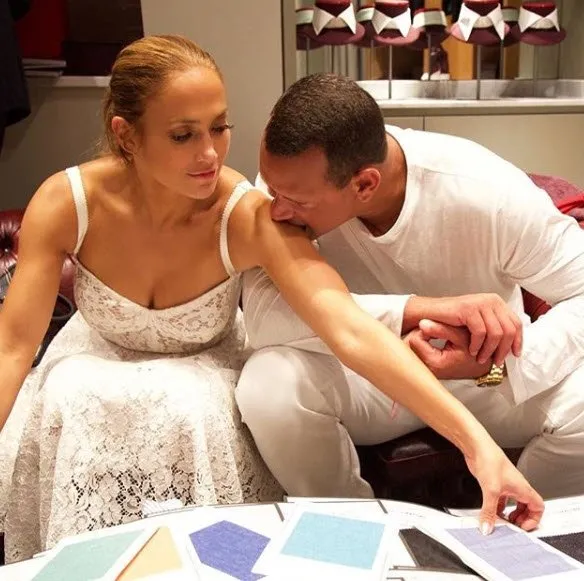 Jennifer Lopez�in bu fotoğrafı sosyal medyayı ikiye böldü Takvim