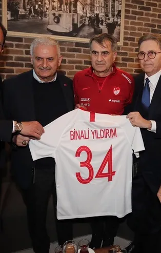 Binali Yıldırım'dan Millilere tebrik