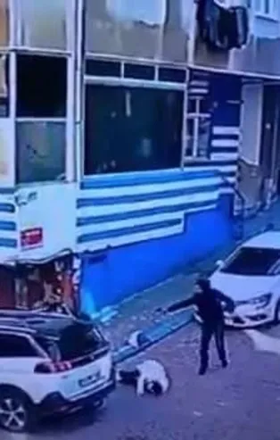 Zeytinburnu'nda gündüz vakti dehşet! Anne, baba ve oğula kurşun yağdırdı