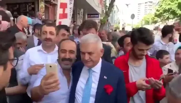 Binali Yıldırım'a Bağcılar'da coşkulu karşılama